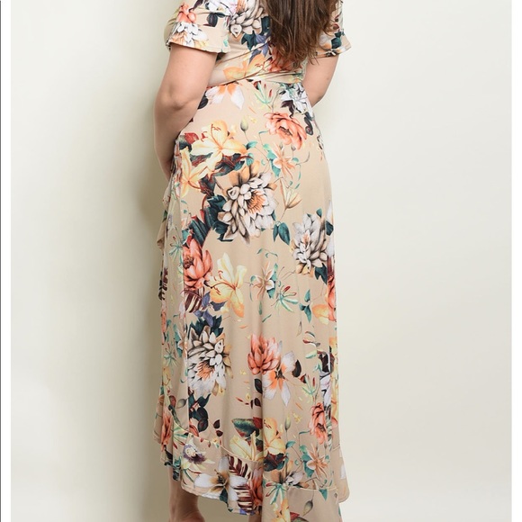 CLEARANCE ‼️5⭐️TAUPE FLORAL PLUS SIZE - Dress - Picture 3 of 4